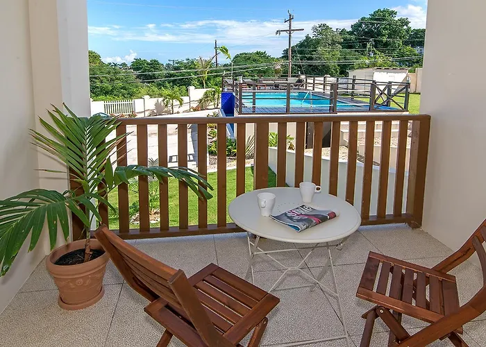 Hospitality Expert Cb4: Pool, & Chef